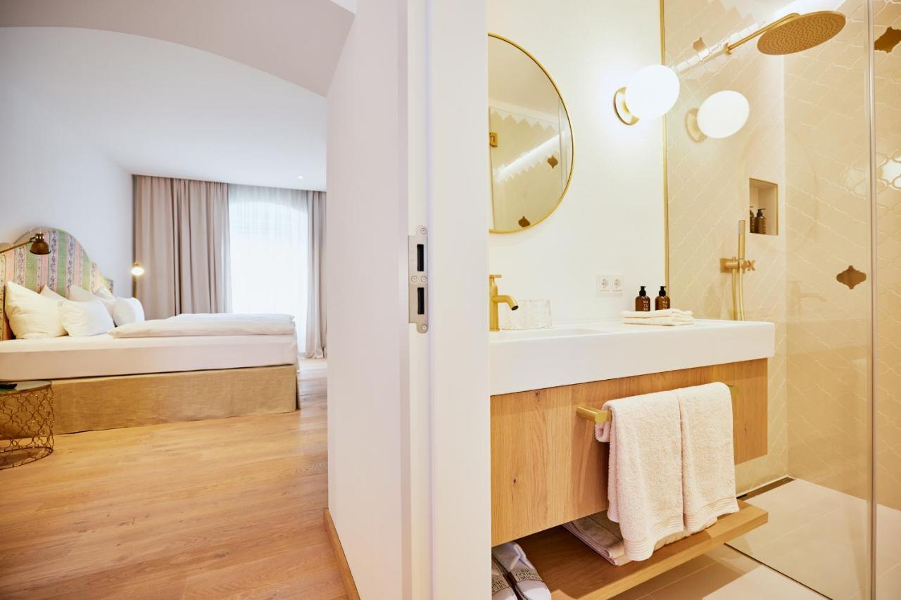 Boutiquehotel Zum Goldenen Hirschen Gmunden Exterior photo