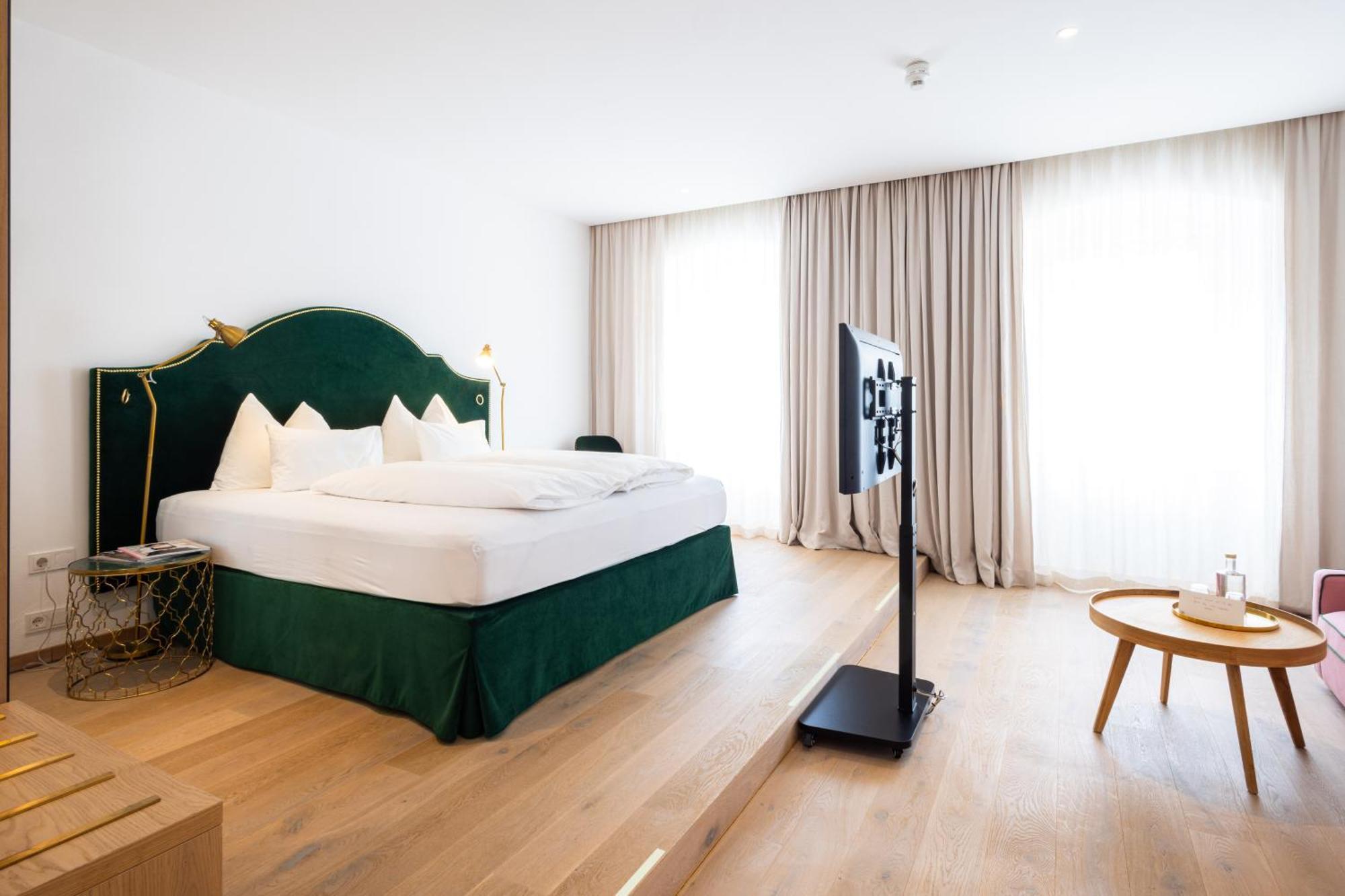 Boutiquehotel Zum Goldenen Hirschen Gmunden Exterior photo